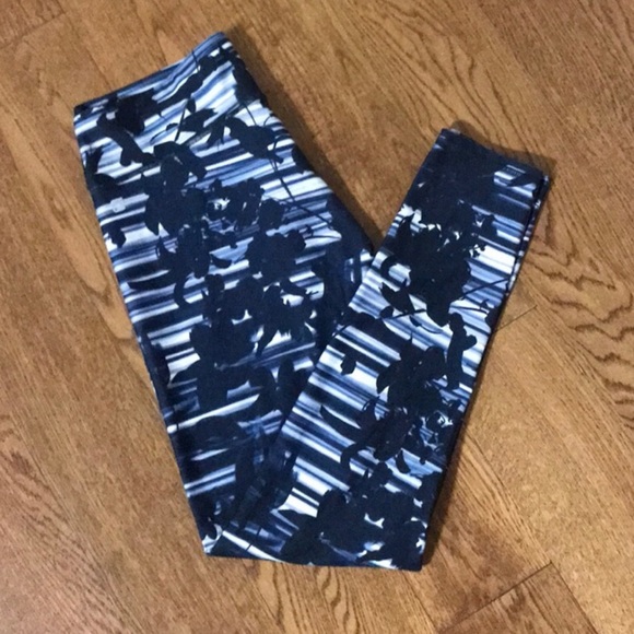 Fabletics High Waisted Powerhold Leggings - Picture 1 of 5